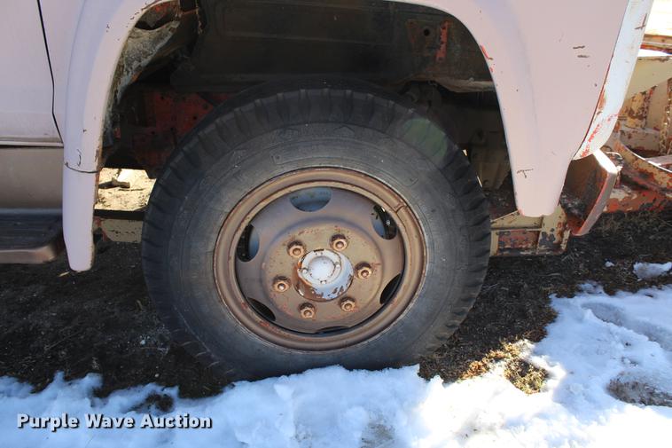 image for item DC7727 1976 Ford F700 dump truck