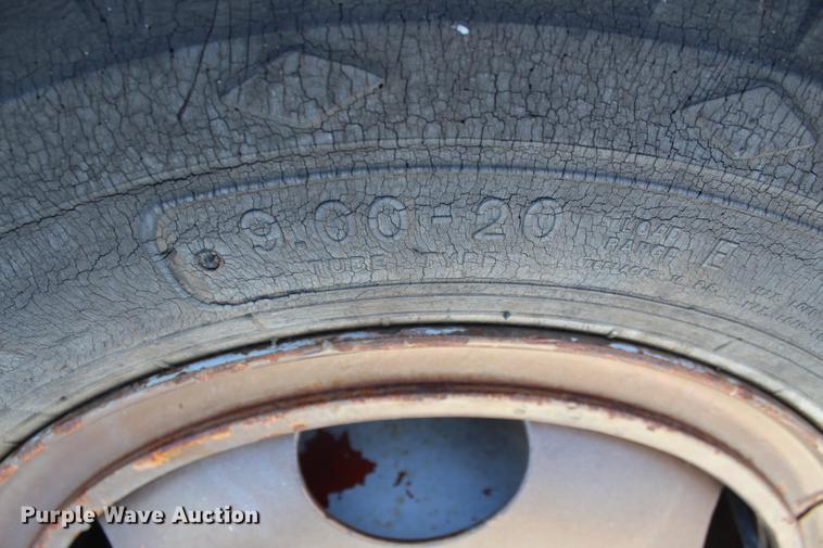 image for item DC7727 1976 Ford F700 dump truck