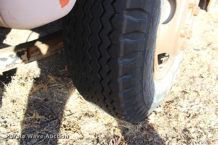 image for item DC7727 1976 Ford F700 dump truck