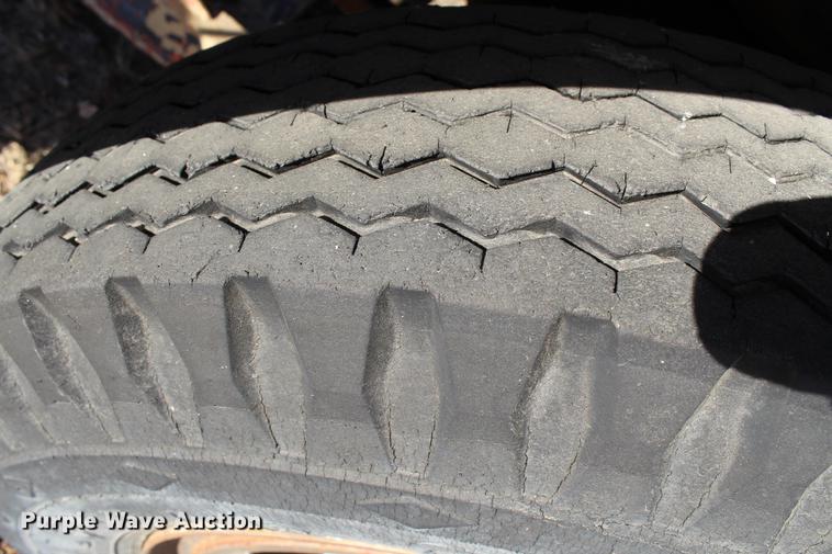 image for item DC7727 1976 Ford F700 dump truck