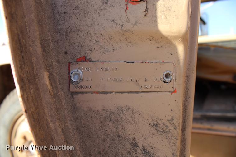 image for item DC7727 1976 Ford F700 dump truck