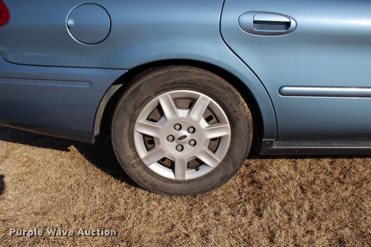 image for item DC7728 2006 Ford Taurus SE