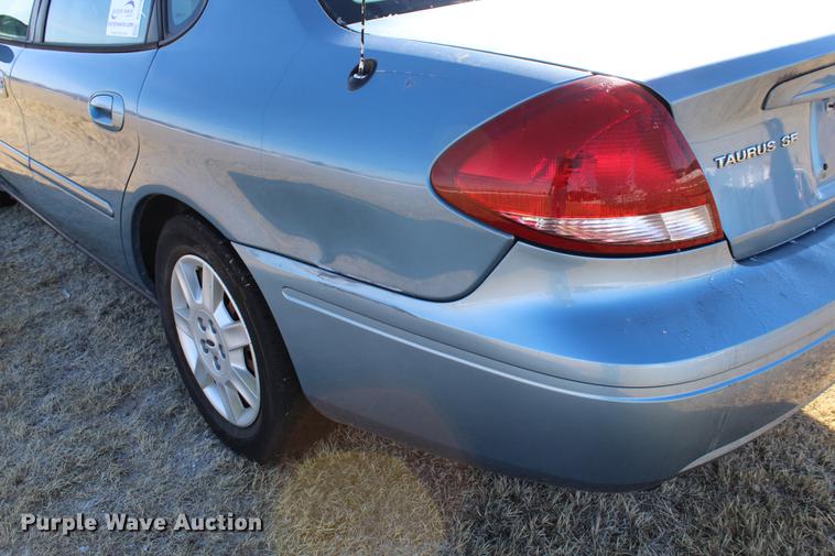 image for item DC7728 2006 Ford Taurus SE