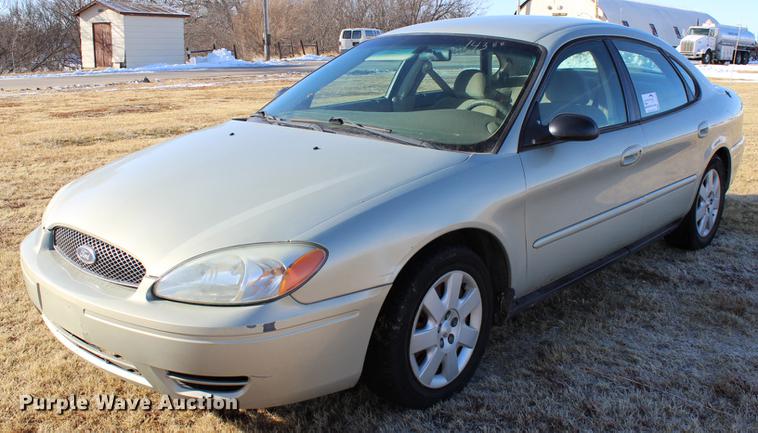 image for item DC7729 2004 Ford Taurus LX