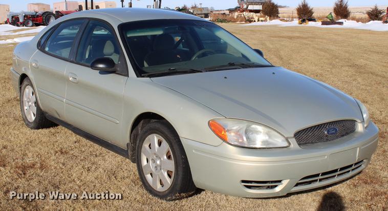 image for item DC7729 2004 Ford Taurus LX