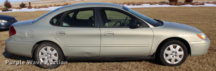 image for item DC7729 2004 Ford Taurus LX