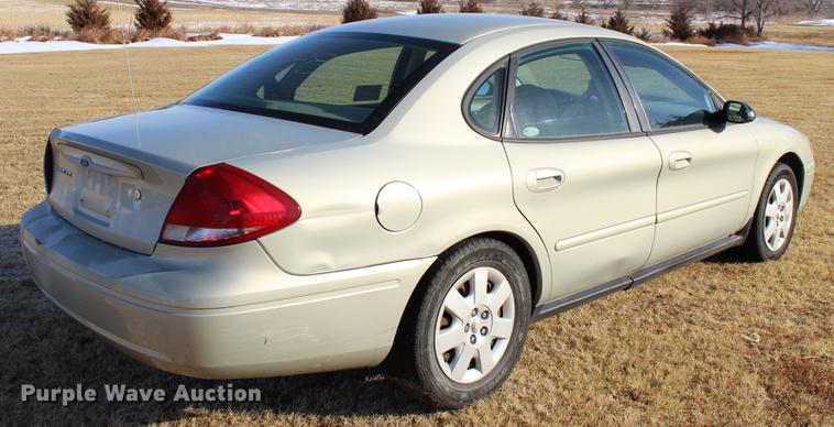 image for item DC7729 2004 Ford Taurus LX