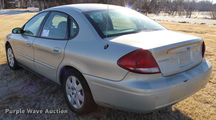 image for item DC7729 2004 Ford Taurus LX