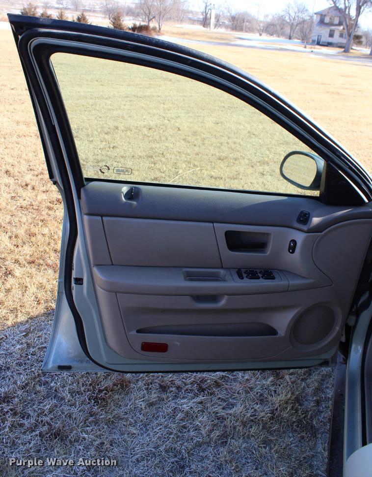 image for item DC7729 2004 Ford Taurus LX