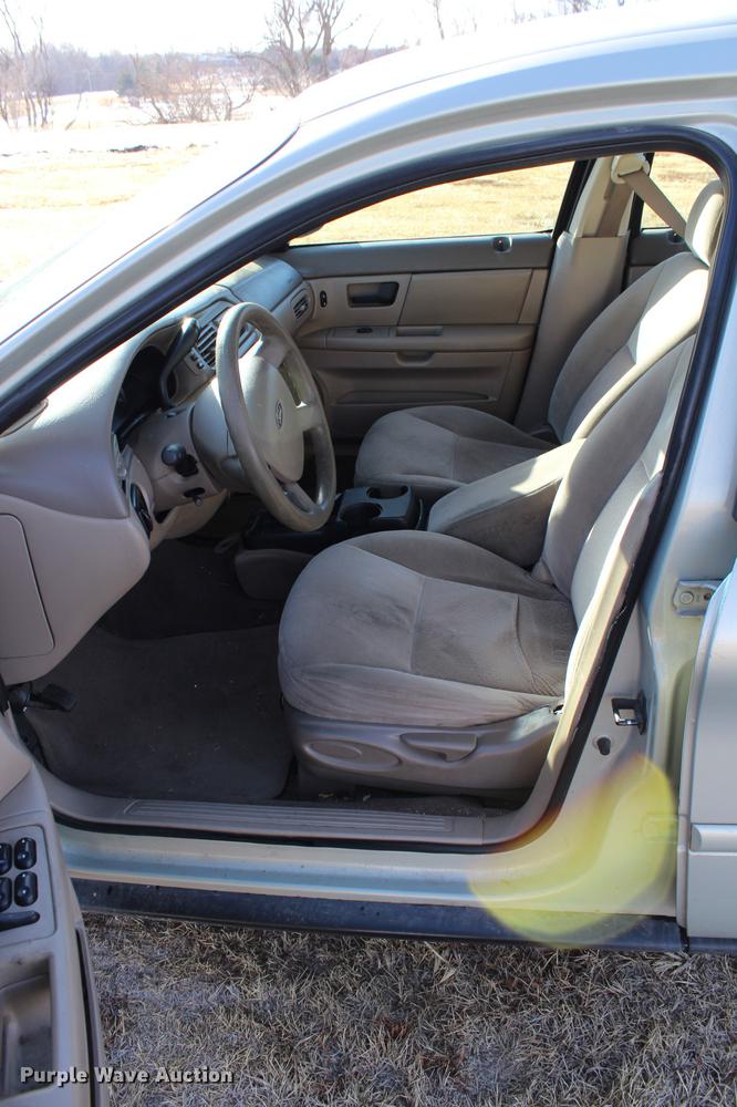 image for item DC7729 2004 Ford Taurus LX