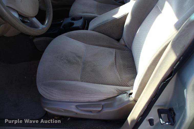 image for item DC7729 2004 Ford Taurus LX