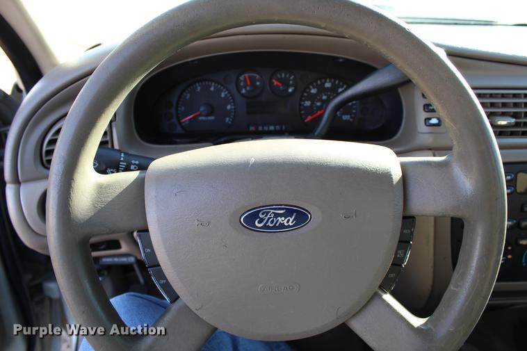 image for item DC7729 2004 Ford Taurus LX