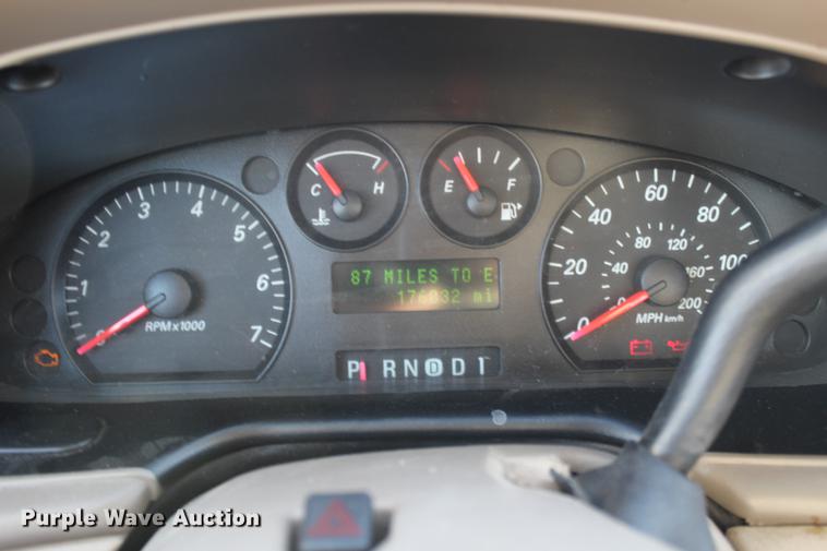 image for item DC7729 2004 Ford Taurus LX