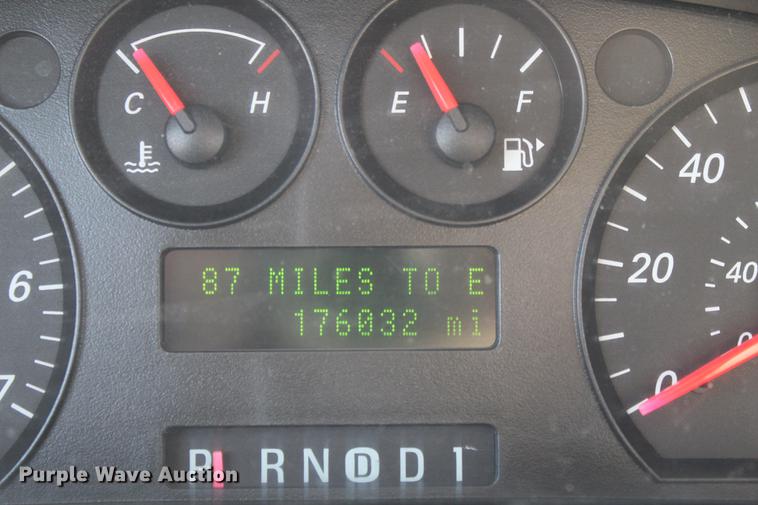 image for item DC7729 2004 Ford Taurus LX