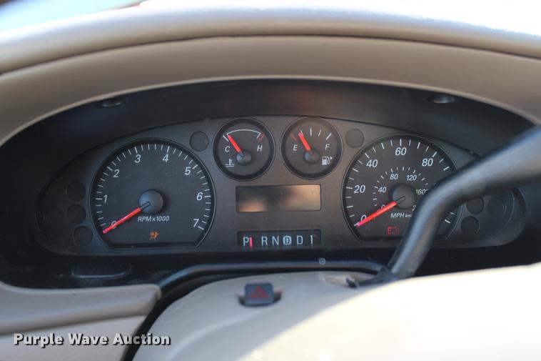 image for item DC7729 2004 Ford Taurus LX