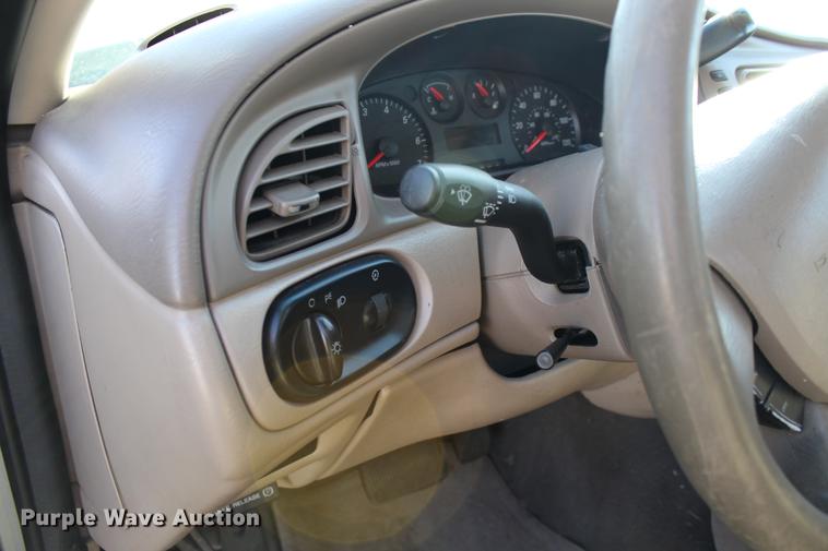 image for item DC7729 2004 Ford Taurus LX