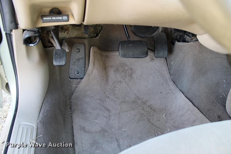 image for item DC7729 2004 Ford Taurus LX