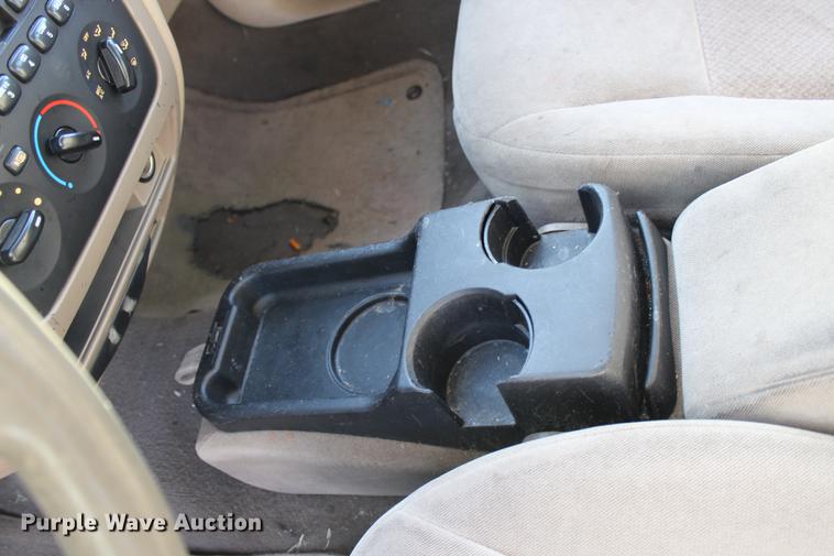 image for item DC7729 2004 Ford Taurus LX