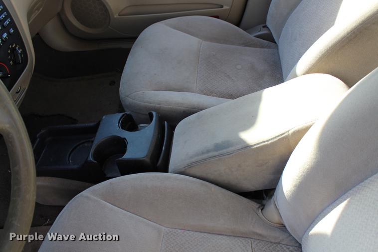 image for item DC7729 2004 Ford Taurus LX