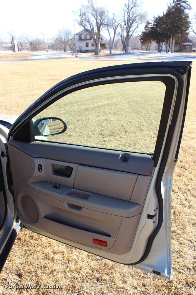 image for item DC7729 2004 Ford Taurus LX