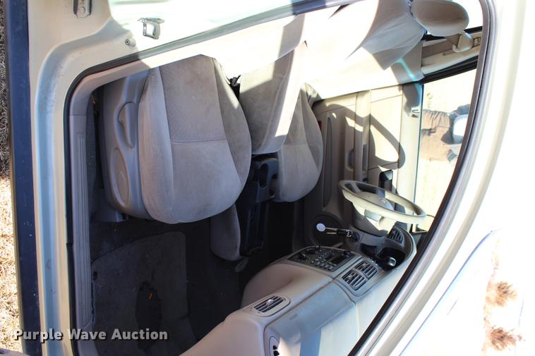 image for item DC7729 2004 Ford Taurus LX