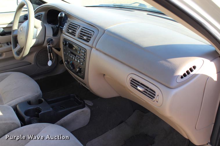 image for item DC7729 2004 Ford Taurus LX