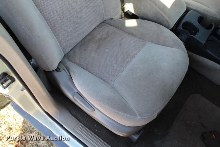 image for item DC7729 2004 Ford Taurus LX