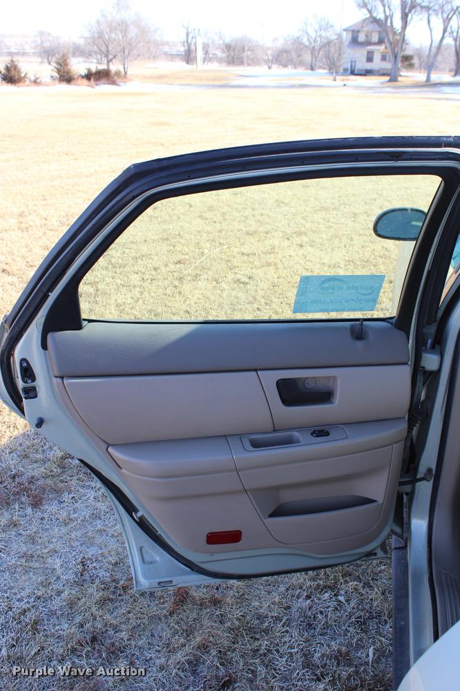 image for item DC7729 2004 Ford Taurus LX