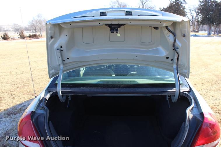 image for item DC7729 2004 Ford Taurus LX