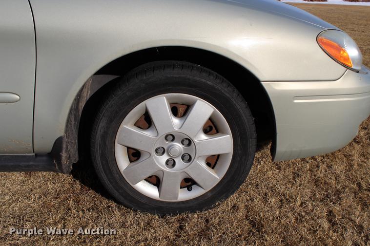 image for item DC7729 2004 Ford Taurus LX