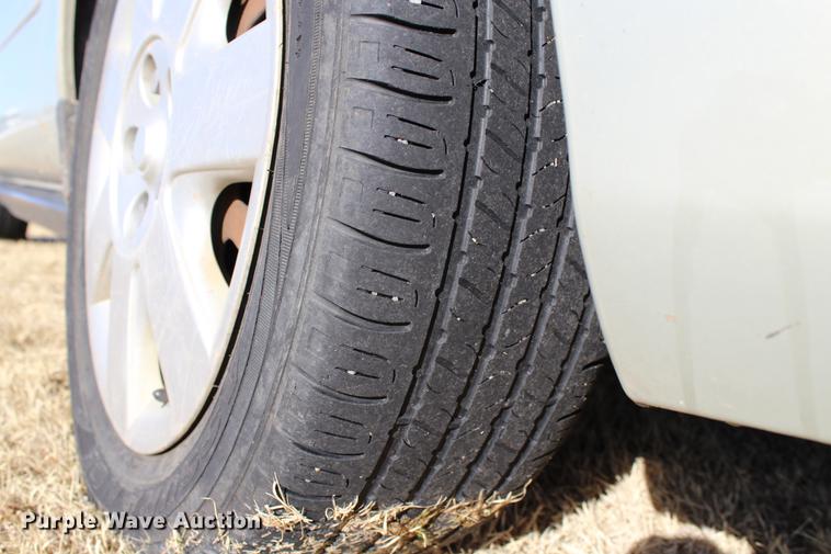 image for item DC7729 2004 Ford Taurus LX