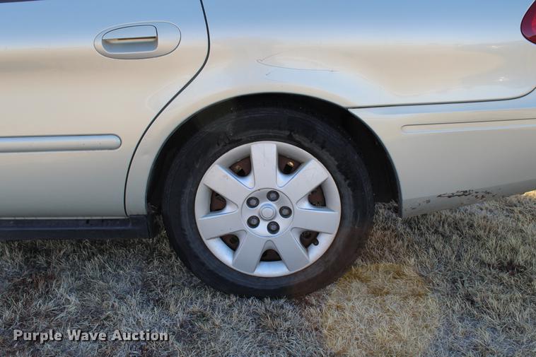 image for item DC7729 2004 Ford Taurus LX