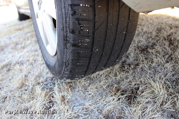 image for item DC7729 2004 Ford Taurus LX