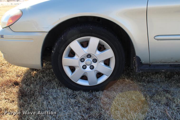 image for item DC7729 2004 Ford Taurus LX