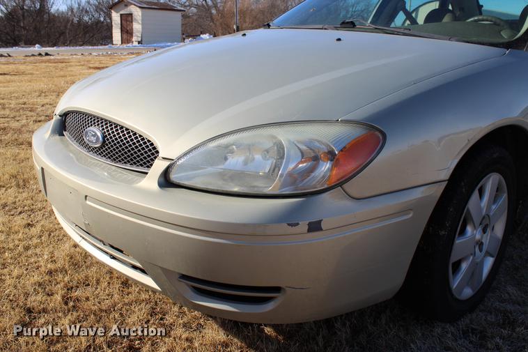 image for item DC7729 2004 Ford Taurus LX