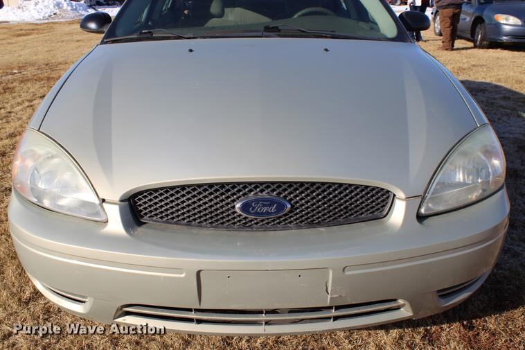image for item DC7729 2004 Ford Taurus LX