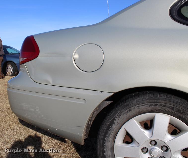 image for item DC7729 2004 Ford Taurus LX