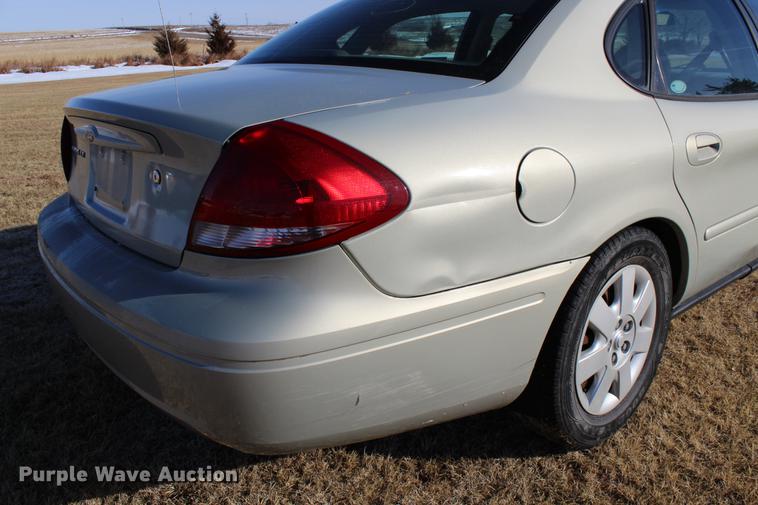 image for item DC7729 2004 Ford Taurus LX