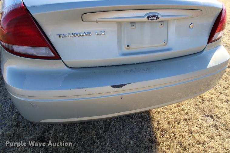 image for item DC7729 2004 Ford Taurus LX