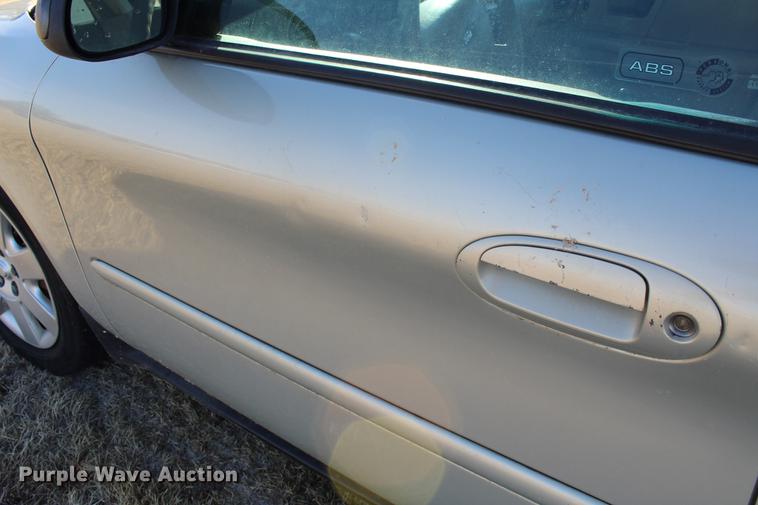 image for item DC7729 2004 Ford Taurus LX