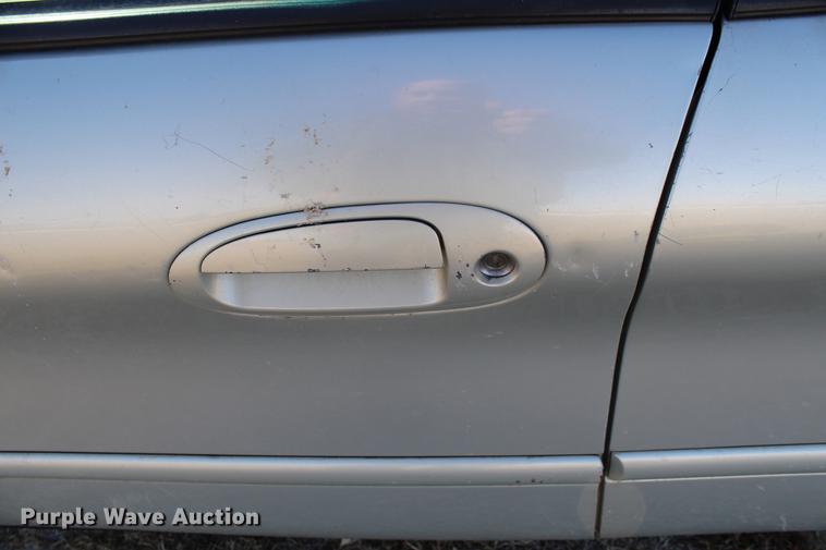 image for item DC7729 2004 Ford Taurus LX