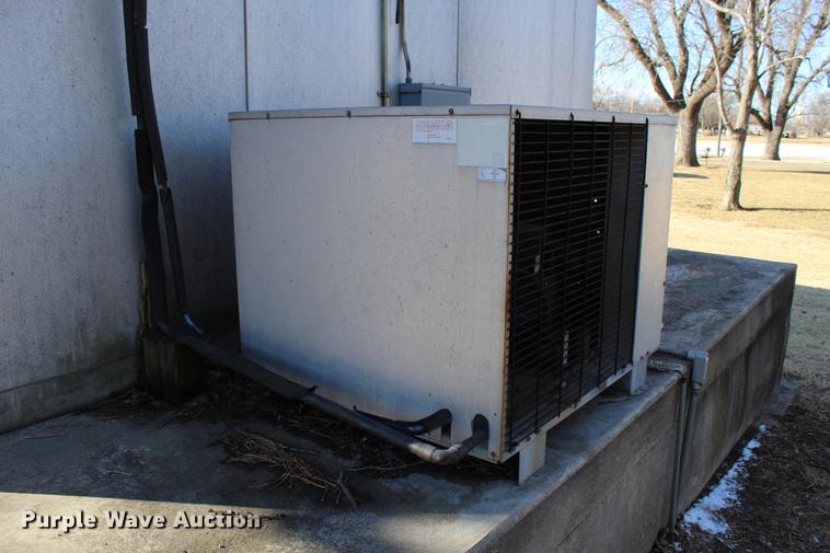 image for item DC7742 Leer walk-in freezer