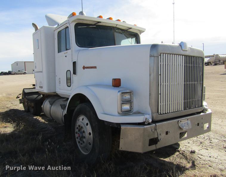 image for item DC8282 1988 International 9300 semi truck