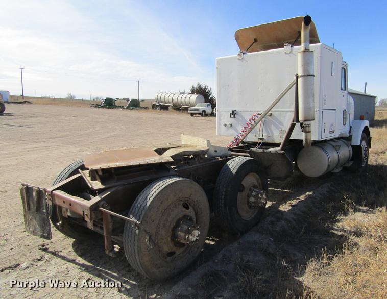 image for item DC8282 1988 International 9300 semi truck