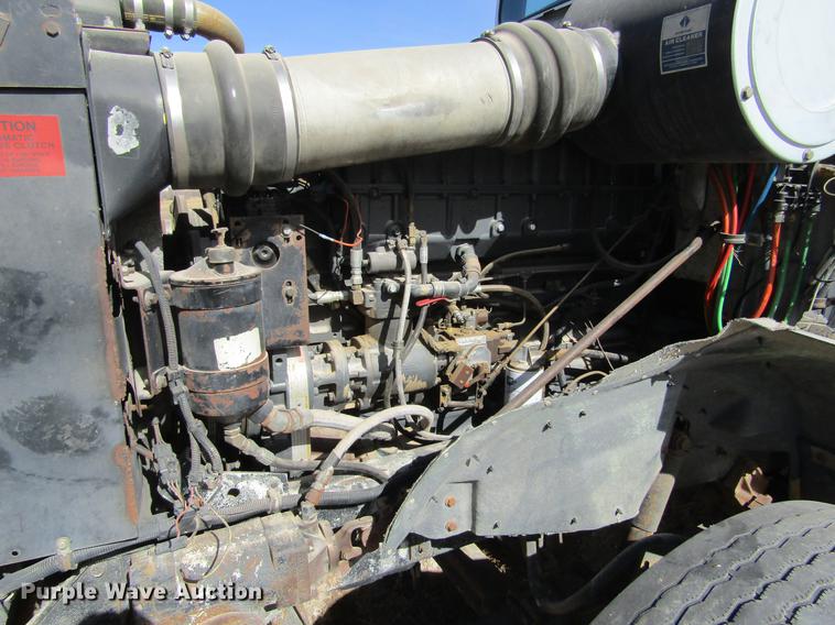 image for item DC8282 1988 International 9300 semi truck