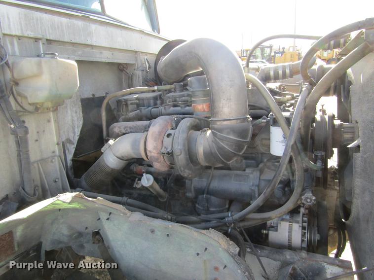 image for item DC8282 1988 International 9300 semi truck