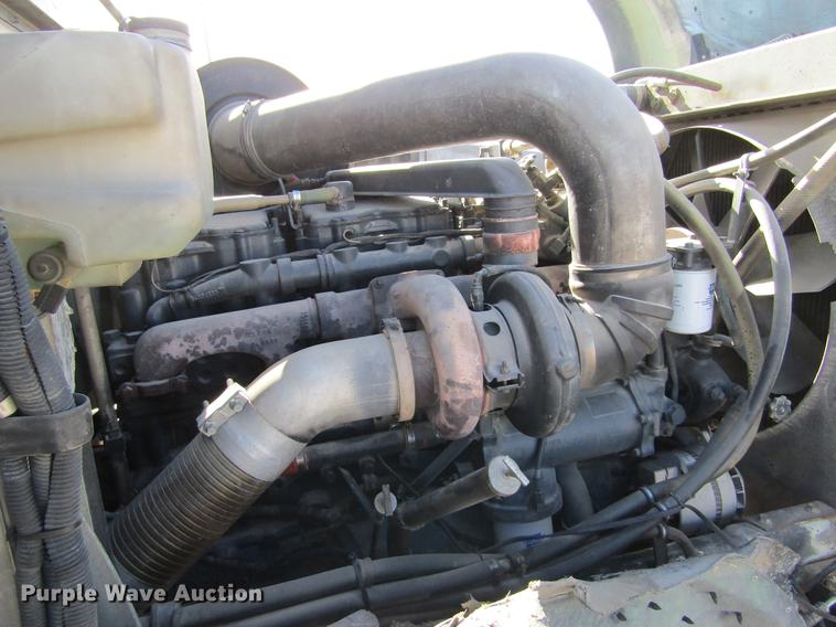 image for item DC8282 1988 International 9300 semi truck