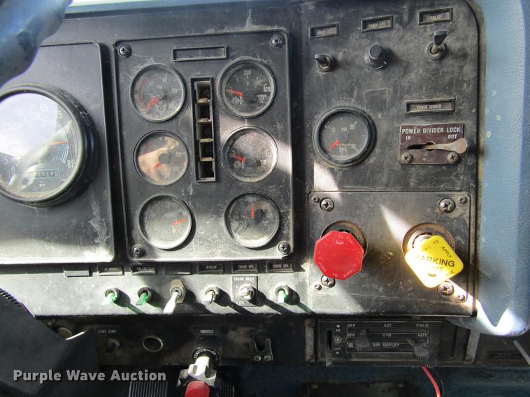 image for item DC8282 1988 International 9300 semi truck