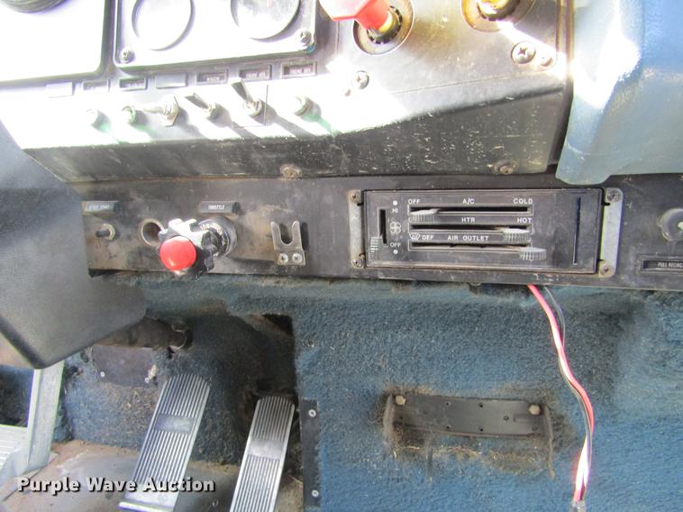 image for item DC8282 1988 International 9300 semi truck