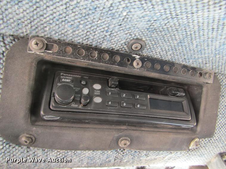 image for item DC8282 1988 International 9300 semi truck